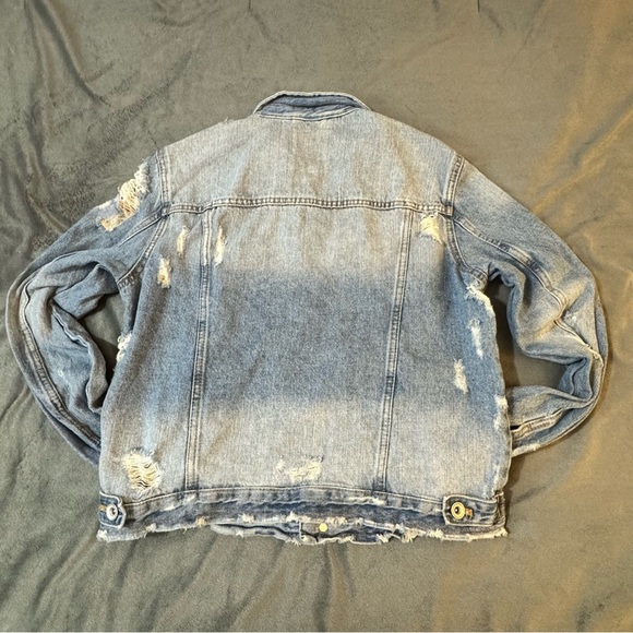 Zara Blue Denim Jacket

#1083 - Picture 6 of 6